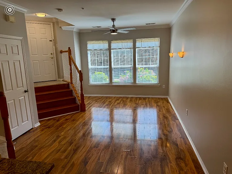 9504 Walker Way — Photo 3