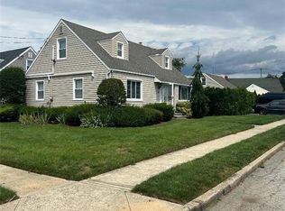 240 N Grove St, Valley Stream, NY 11580