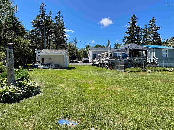 4th image of 402 Smith Point Rd