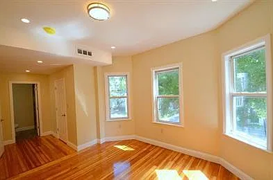 3 bed, 1377 sqft, $3,200 — Photo 3