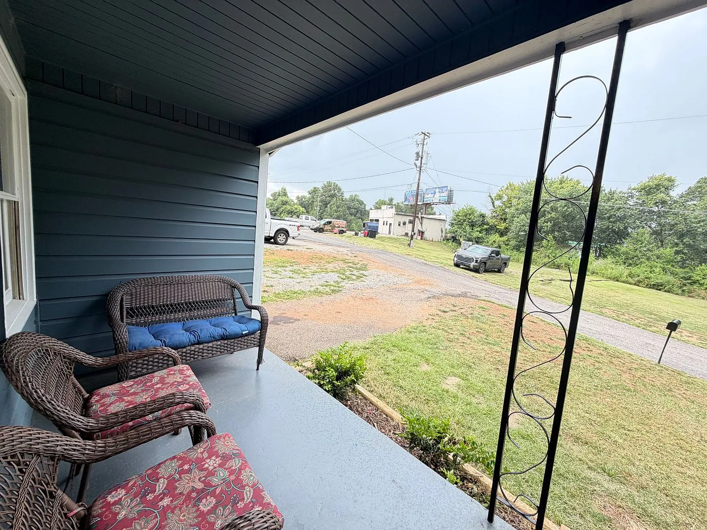 3 Bedroom 2 Bathroom Recently Renovated House — Photo 4