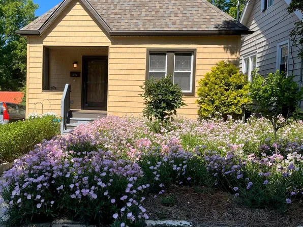 815 Hillcrest Dr, Ann Arbor, MI 48103