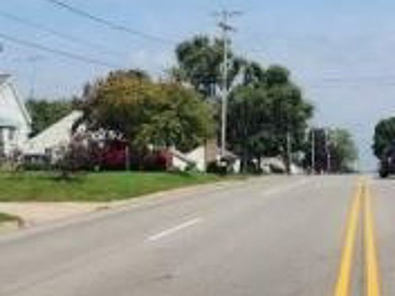 Exterior Neighborhood (street photo)