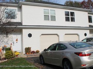 10 Pension Hill Rd, Manalapan, NJ 07726