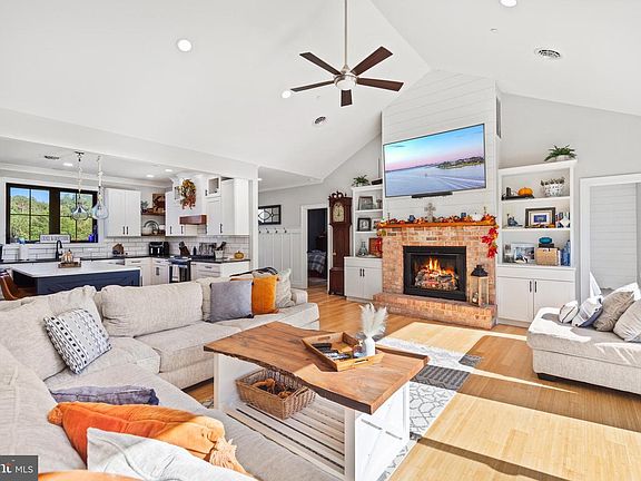 5th image of 29629 Ferry Point Dr