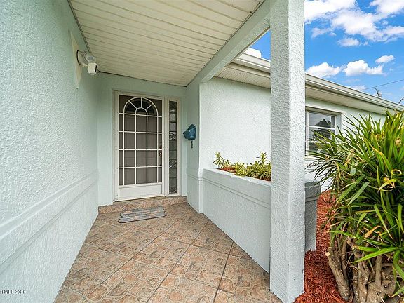 4th image of 966 Golden Beach Blvd