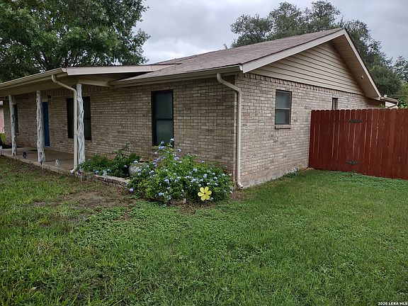 3rd image of 137 N Bluebonnet