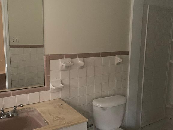 2nd image of 805 N 31st Ave