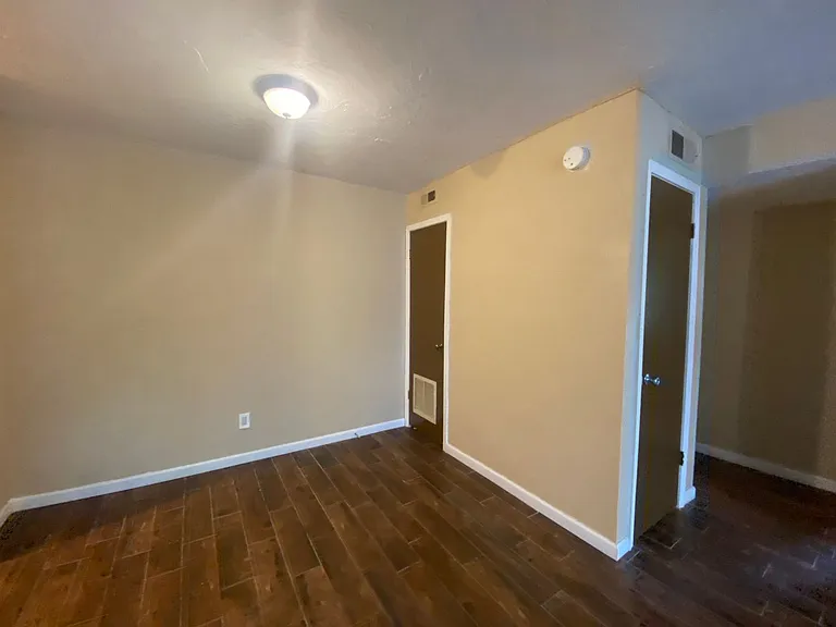 6024 Nw Expy #C — Photo 5
