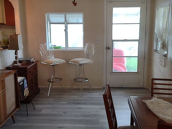 Front room/Family room