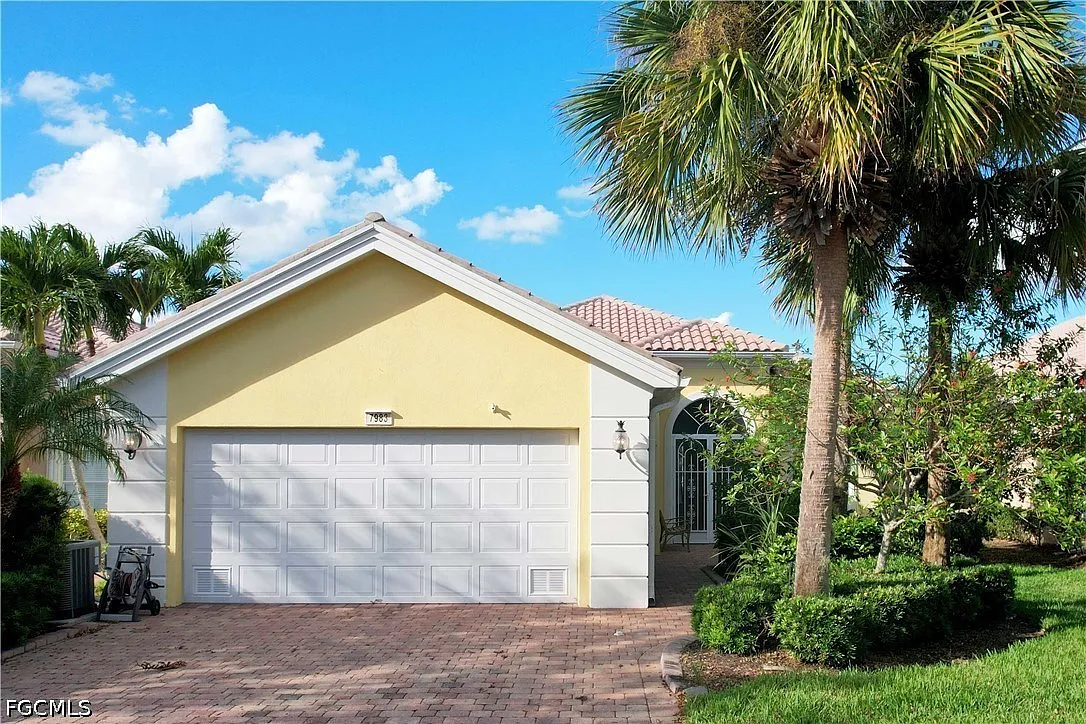 3 bed, 2.5 bath, 2181 sqft, $3,950 — Photo 1