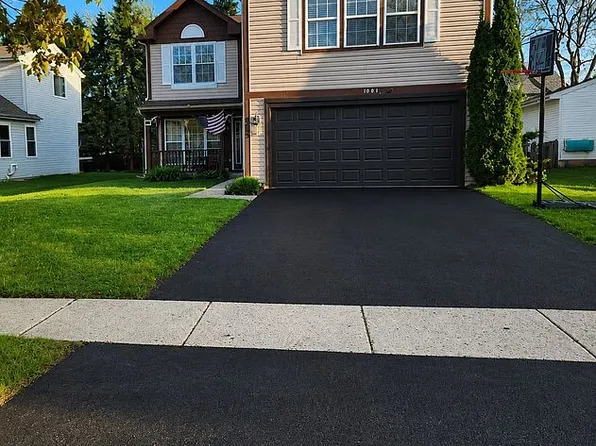1001 Martingale Ln, Round Lake Beach, IL 60073