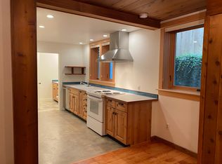1608 NE Halsey St #4, Portland, OR 97232