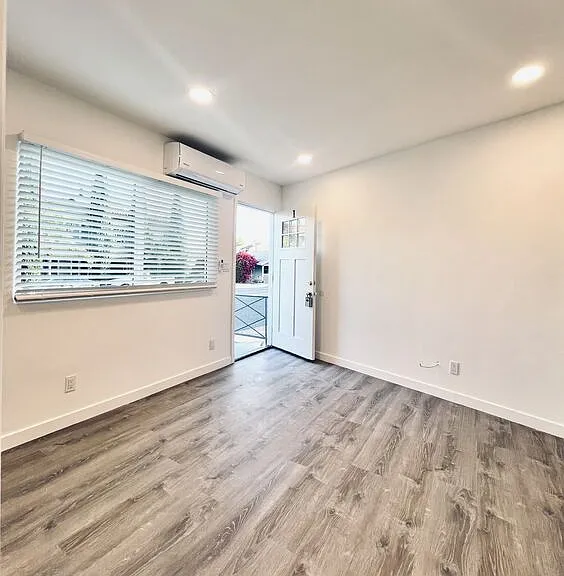 421 E Chevy Chase Dr #1 — Photo 4