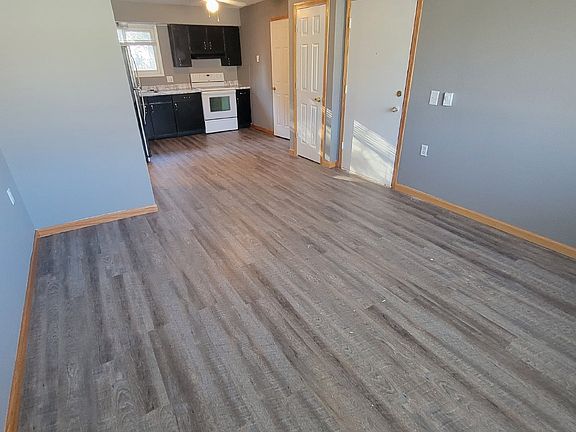 2nd image of 525 Belknap St Unit 6
