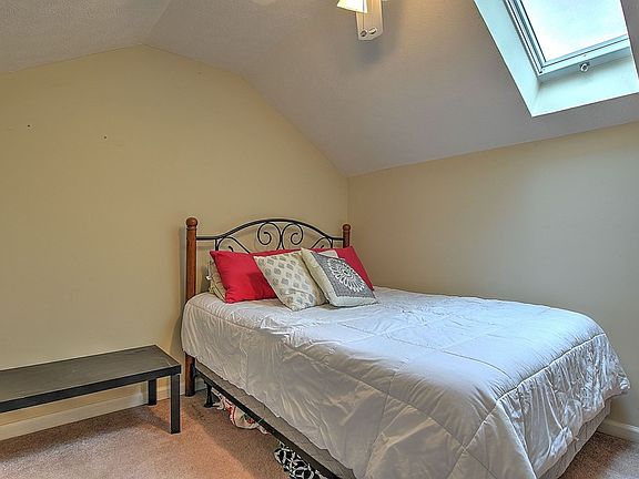 2nd image of 580 Beaverview Dr