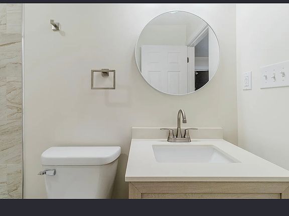 4th image of 2644 Madison St #A