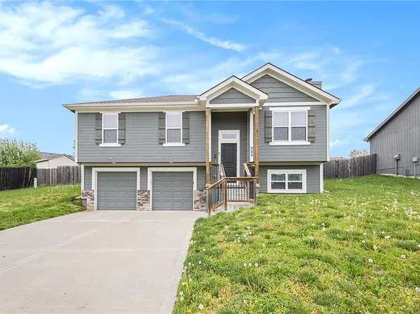 902 Sunflower St, Smithville, MO 64089