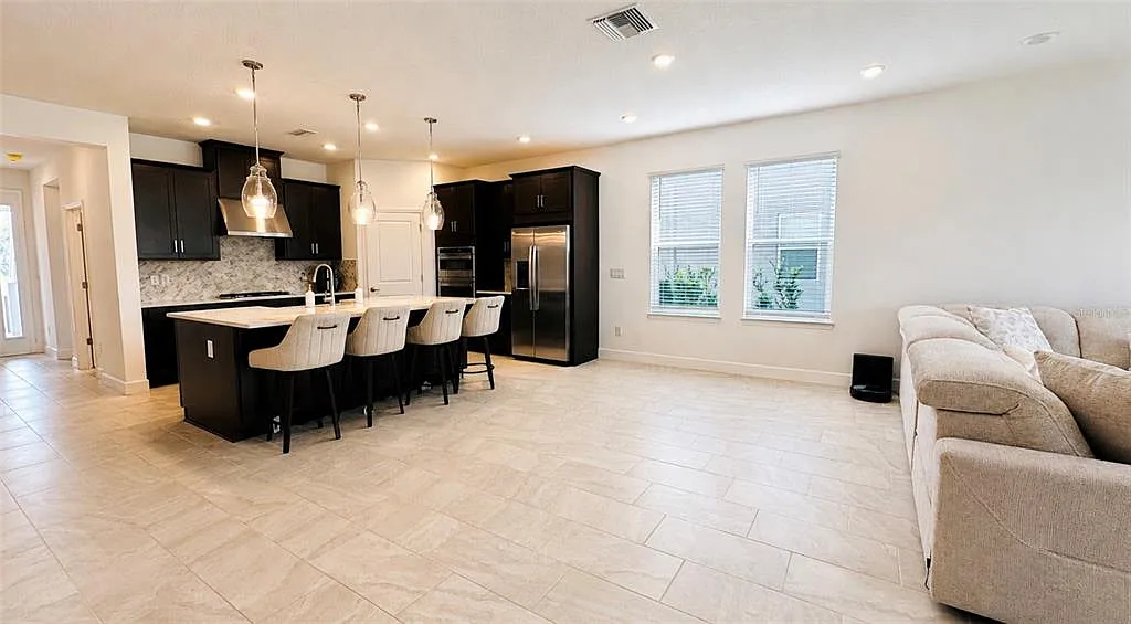 5 bed, 4.0 bath, 3053 sqft, $4,500 — Photo 4