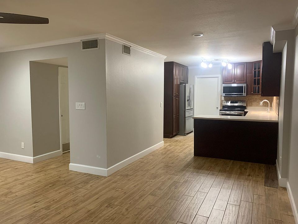 1st image of 32 Baywood Ct