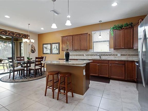 4th image of 2753 Sherman Oak Dr