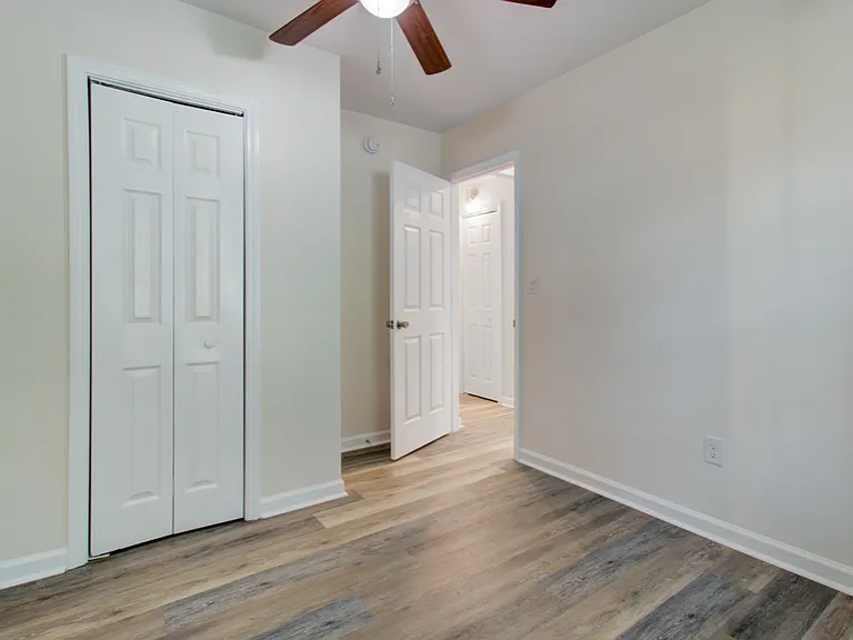 1915 Cherokee St — Photo 10