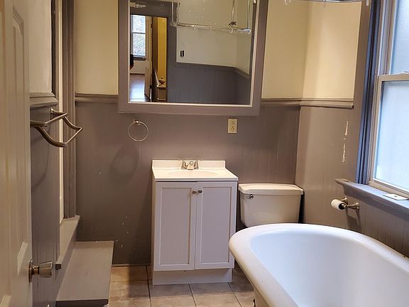 3rd image of 425 N McKean St #2