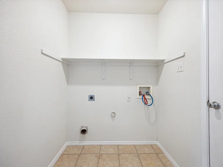 108 Loryn Dr — Photo 10