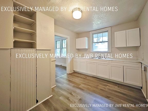 4th image of 2651 Lowell Ave