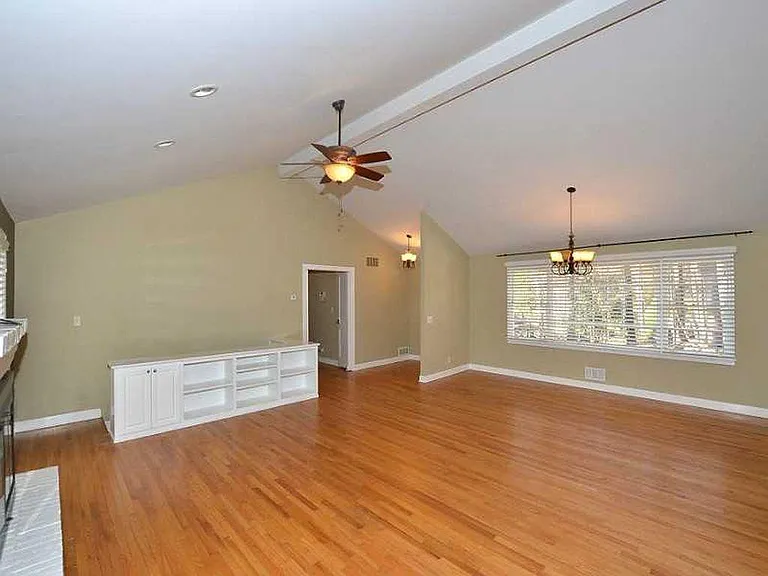 1019 Crane Rd NE — Photo 11