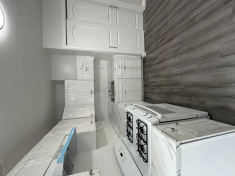 262 Grand St — Photo 1
