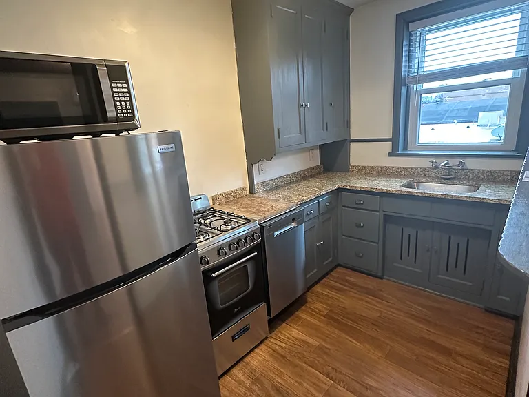 20785 Holyoke Ave — Photo 2