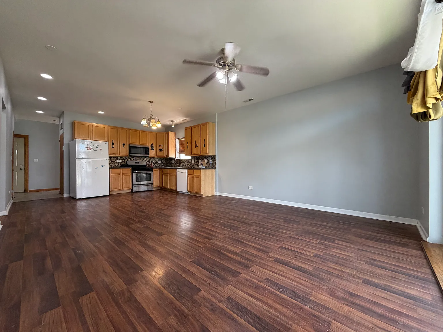 2 bed, 1100 sqft, $1,800 — Photo 3