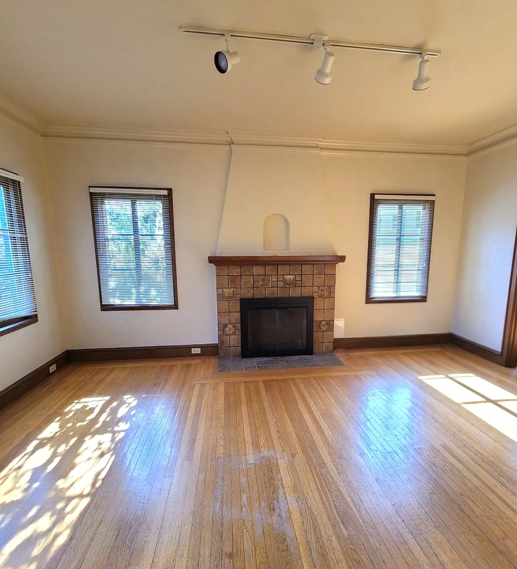2 bed, 836 sqft, $3,750 — Photo 4