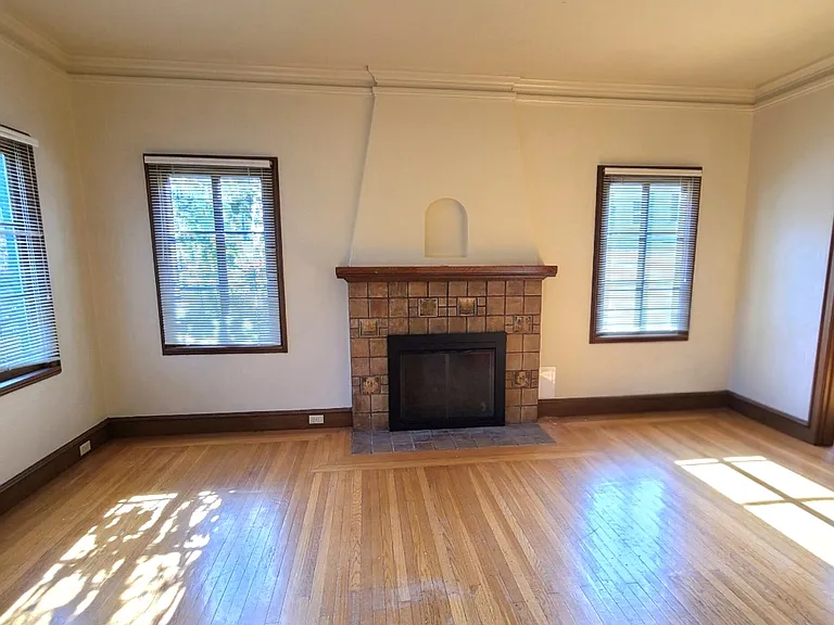 1828 Walnut St — Photo 3