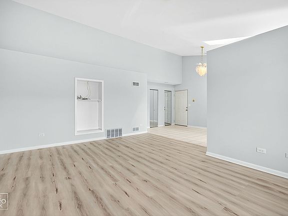 4th image of 6680 183rd St APT 3A
