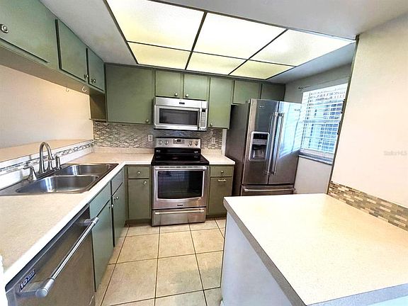 5th image of 3128 SIR HAMILTON CIRCLE #4
