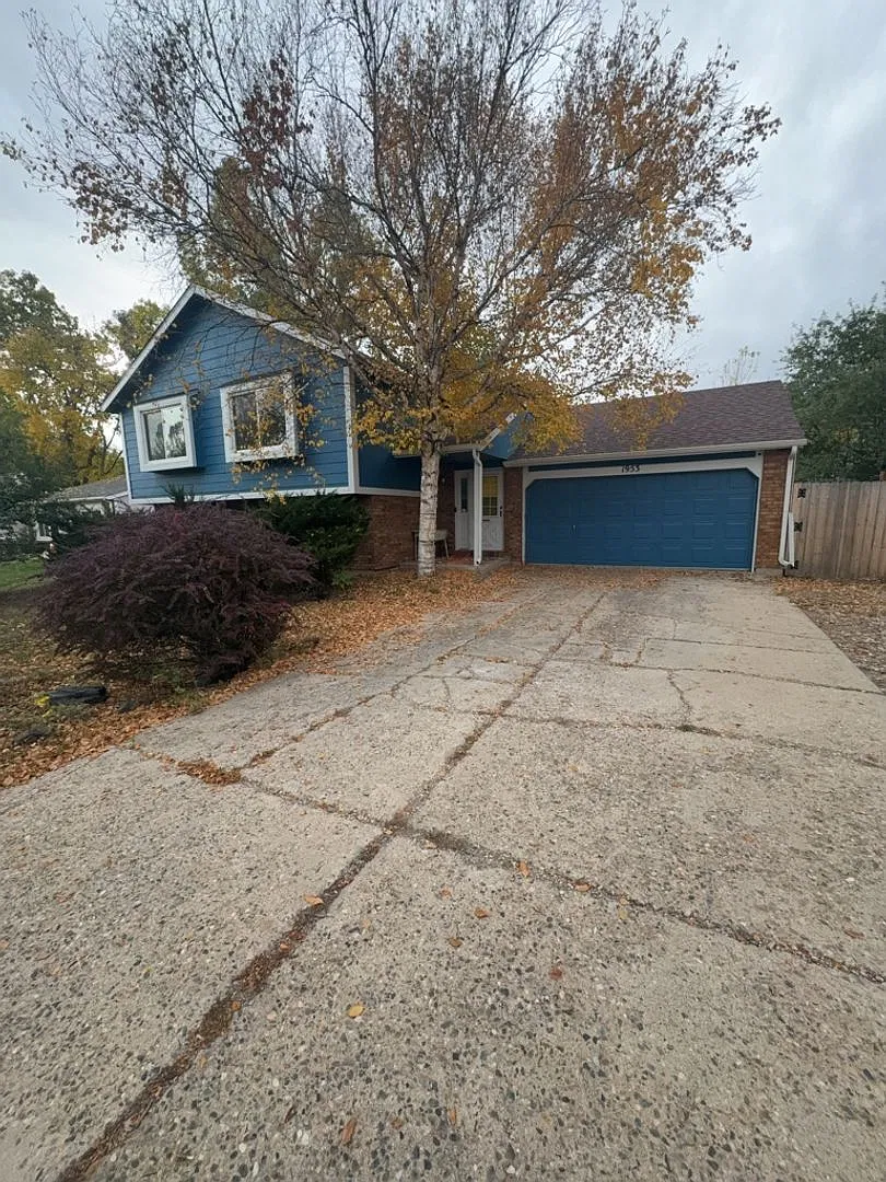 Charming Home with Spacious Living Areas & Huge Fenced Backyard! — Photo 1