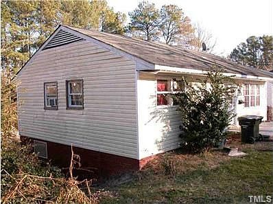 2nd image of 901 S Plum St