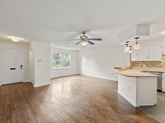 5th image of 287 Henderson Ct