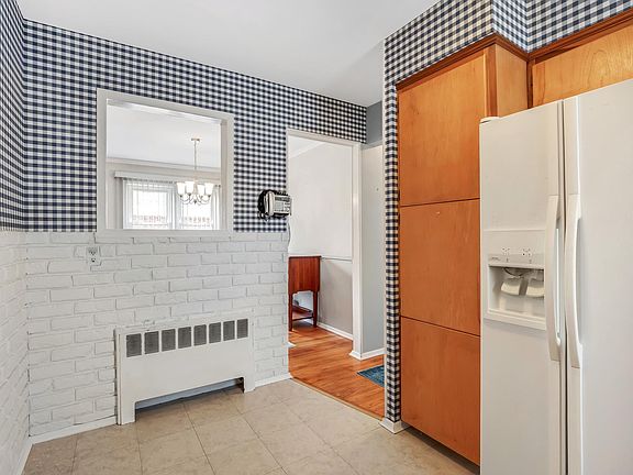 3rd image of 485 Grantland Ave