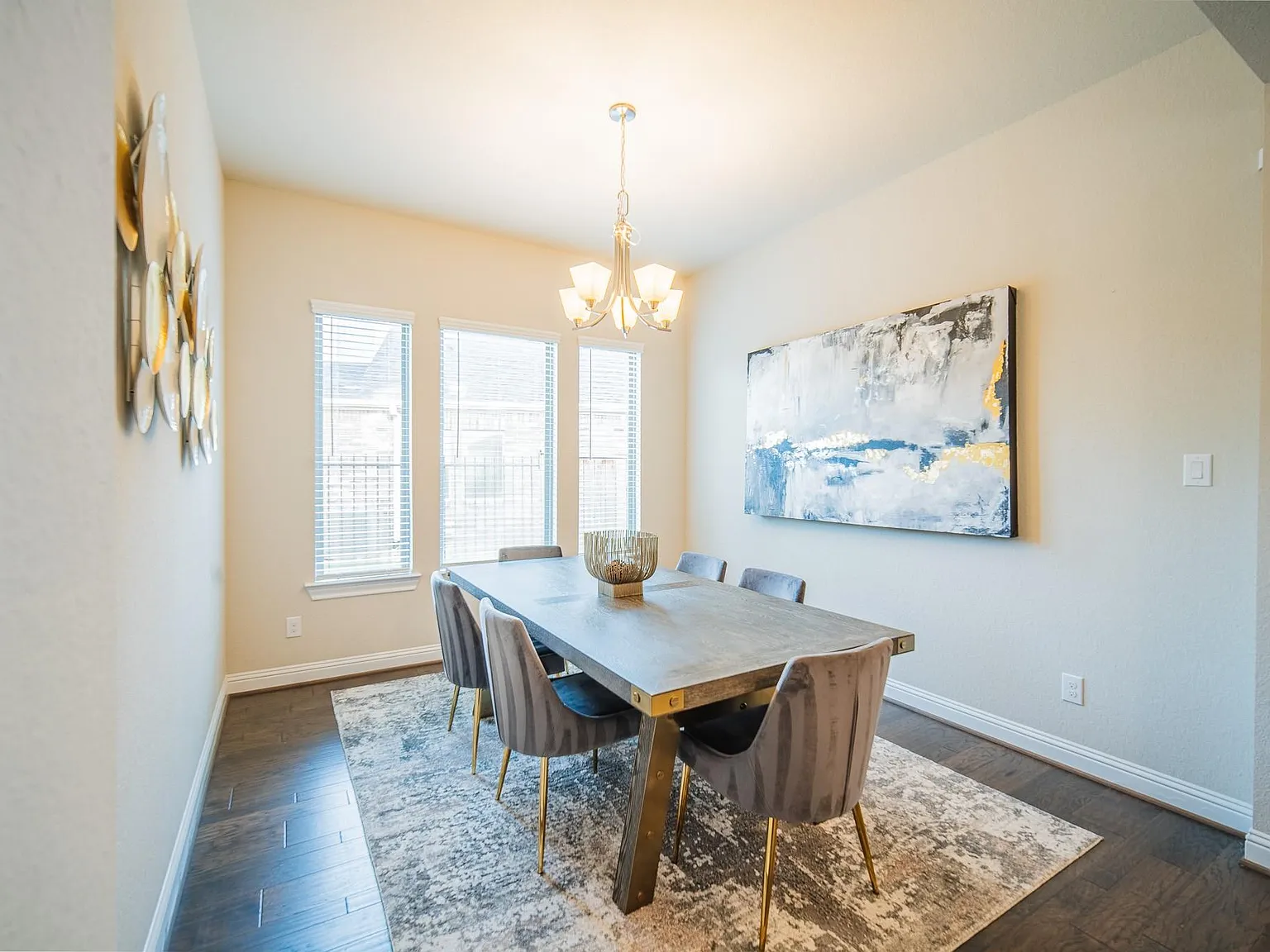 4 bed, 3.5 bath, 3276 sqft, $5,700 — Photo 4
