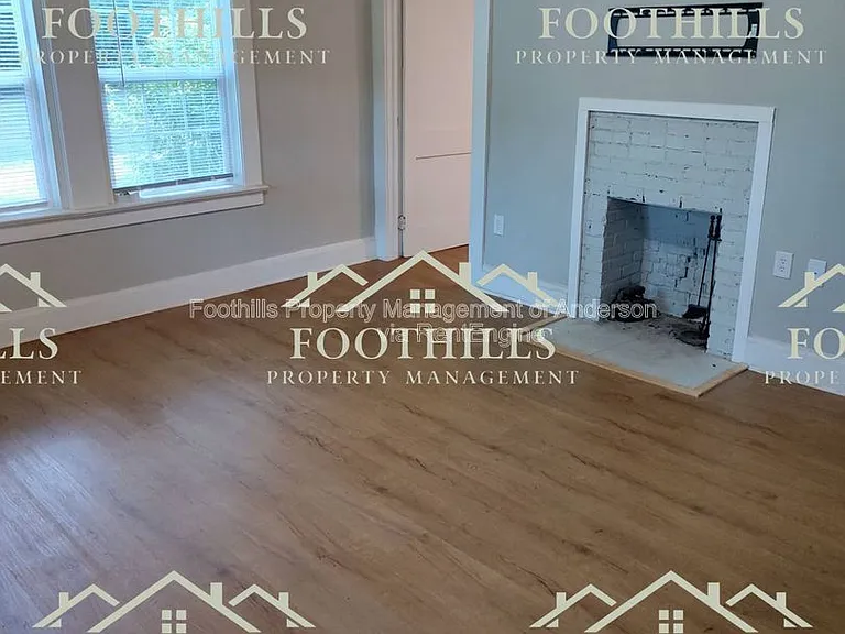 1905 Marett Rd — Photo 2