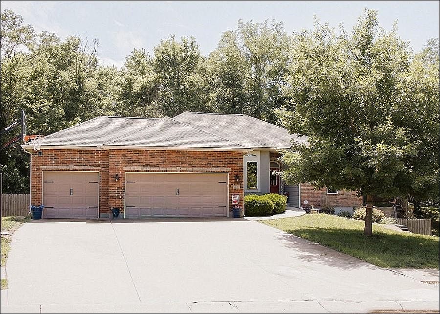 1st image of 209 Westgate Cir