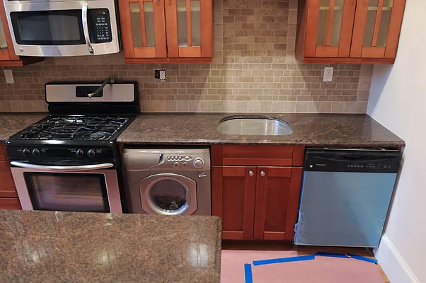 Rented by Perry Associates NYC Inc | media 20