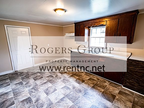 2nd image of 220 Pearl St