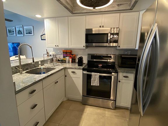 5th image of 3142 Sir Hamilton Cir #6