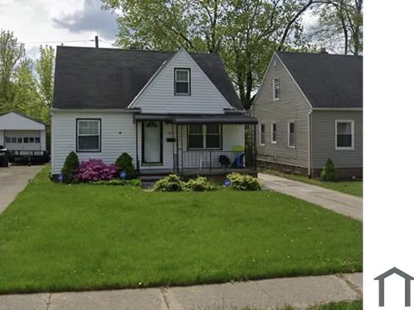 12410 Park Knoll Dr, Garfield Heights, OH 44125