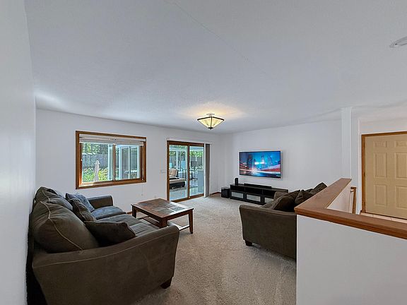 2nd image of 1615 Archwood Rd
