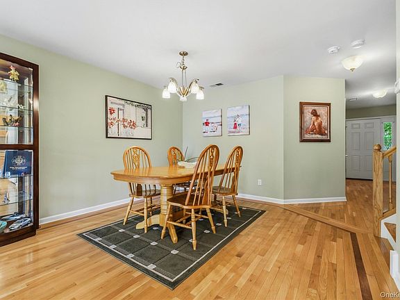 5th image of 165 Underhill Lane